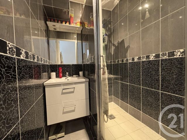 Appartement F4 à louer - 4 pièces - 65.3 m2 - CHARENTON LE PONT - 94 - ILE-DE-FRANCE - Century 21 Lb Immobilier