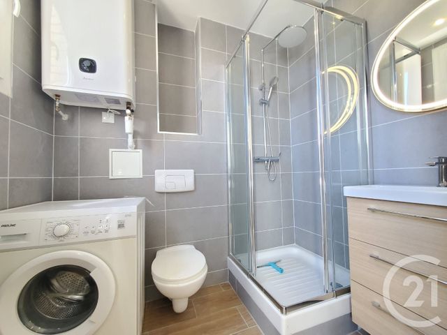 Appartement F2 à louer - 2 pièces - 29.4 m2 - IVRY SUR SEINE - 94 - ILE-DE-FRANCE - Century 21 Lb Immobilier